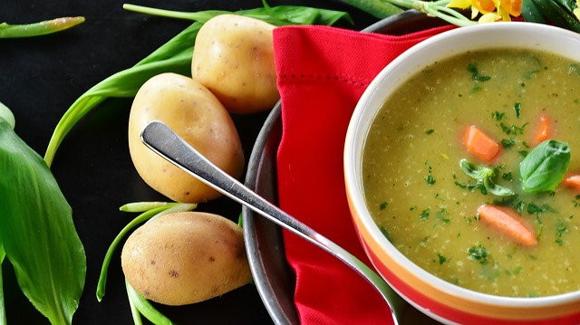 bramborová polévka.jpg