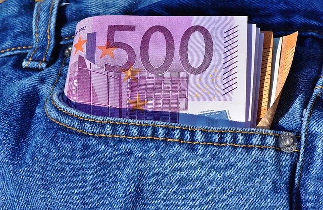 bankovky v kapse.jpg